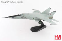 Load image into Gallery viewer, HobbyMaster 1/72 Iraqi MIG-25RBT 25105 National Museum of the USAF HA5652