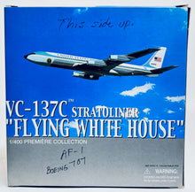 Load image into Gallery viewer, Dragon Wings 1/400 USAF Boeing VC-13C Stratoliner Flying White House DW002C