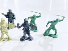 Load image into Gallery viewer, Marx 1/32 Robin Hood Figures Made in Canada (11) MX073**