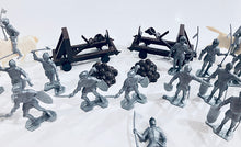 Load image into Gallery viewer, Marx 1/32 Medieval Soldiers and Catapults (26) 1965 MX083**