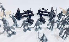 Load image into Gallery viewer, Marx 1/32 Medieval Soldiers and Catapults (26) 1965 MX083