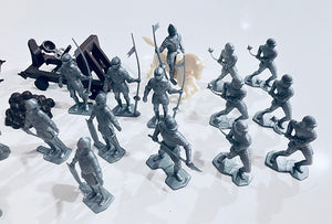 Marx 1/32 Medieval Soldiers and Catapults (26) 1965 MX083**