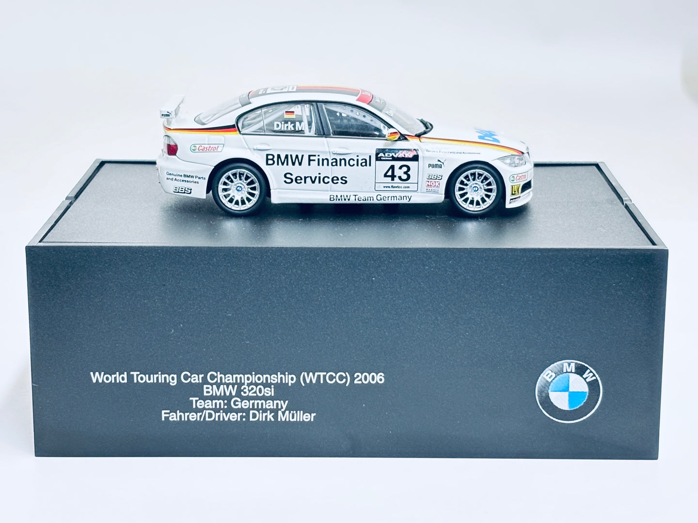 Minichamps 1/43 BMW 320i #43 WTCC Dirk Muller 80 42 0 429 072