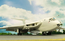 Load image into Gallery viewer, Airfix 1/72 British Victor B.Mk.2(BS) Bomber A12008