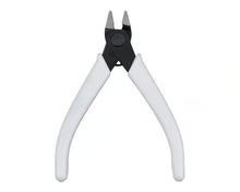 Load image into Gallery viewer, Bandai Tools Sprue Cutter Entry Nipper White 2480062'