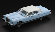 Load image into Gallery viewer, Sun Star 1/64 1979 Lincoln Continental Town Car Blue / White SS-60004