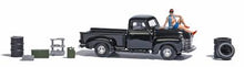 Load image into Gallery viewer, Busch 1/87 HO Action Set "Model Posing On Chevy Pickup" 79812