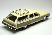 Load image into Gallery viewer, Goldvarg 1/43 GC-078A 1976 Oldsmobile Custom Cruiser Cream Gold