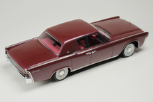 Load image into Gallery viewer, Goldvarg 1/43 GC-088B 1962 Lincoln Continental Royal Red