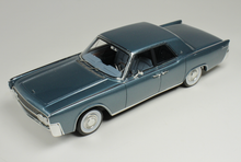 Load image into Gallery viewer, Goldvarg 1/43 GC-088A 1962 Lincoln Continental Oxford Grey
