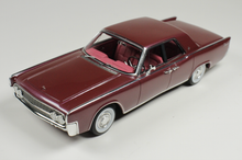 Load image into Gallery viewer, Goldvarg 1/43 GC-088B 1962 Lincoln Continental Royal Red