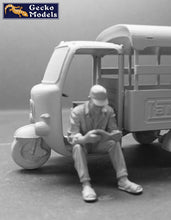 Load image into Gallery viewer, Gecko Models 1/35 VIetmanese 60-70's Saigon Shuttle Motor-Tricycle w/ Driver 35GM0113