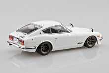 Load image into Gallery viewer, Aoshima Snap Kit 1/32 Nissan S30 Fairlady Custom White #15CU-WH 20001'