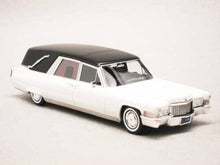 Load image into Gallery viewer, Matrix 1/43 Cadillac Superior Funeral Hearse Car (1970) MX20301-184