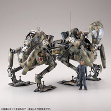 Load image into Gallery viewer, Kaiyodo ARTPLA Maschinen Krieger 1/35 P.K.A. Kangaroo (2) &amp; Maintenance Crew 19051'