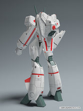 Load image into Gallery viewer, Plamax 1/72 Macross VF-1J Battroid Valkyrie Piloted by Hikaru Ichijo 013502