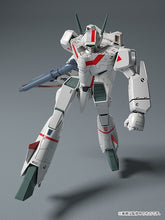 Load image into Gallery viewer, Plamax 1/72 Macross VF-1J Battroid Valkyrie Piloted by Hikaru Ichijo 013502