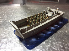 Load image into Gallery viewer, Pegasus 1/72 US LCVP Landing Craft w/ Crew and Soldiers 7650