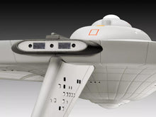 Load image into Gallery viewer, Revell Gift Set 1/600 Star Trek Strange New Worlds USS Enterprise NCC1701 13603