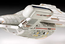 Load image into Gallery viewer, Revell Gift Set 1/670 Star Trek Voyager 13604