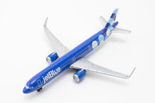 Load image into Gallery viewer, Daron Airport Playset jetBlue RT1221-1