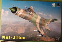 Load image into Gallery viewer, Bundle 1/72 Condor MiG-21bis and Eastern Express Mig-21 TWO VINTAGE KITS 72103C