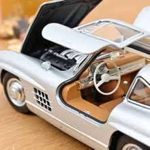 Load image into Gallery viewer, Norev 1/18 Mercedes Benz 300SL (1954) Silver Metallic 183857