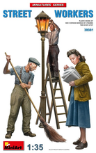 Load image into Gallery viewer, Miniart 1/35 Street Workers 1930-40s 38081'