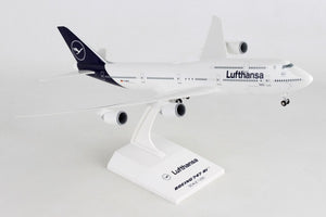 Skymarks 1/200 Lufthansa Boeing 747-8I Plastic Replica SKR1040