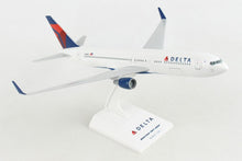 Load image into Gallery viewer, Skymarks 1/150 Delta 767-300 SKR330