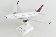 Load image into Gallery viewer, Skymarks 1/150 Delta 767-300 SKR330