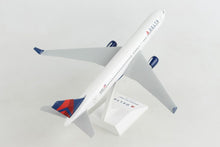 Load image into Gallery viewer, Skymarks 1/150 Delta 767-300 SKR330