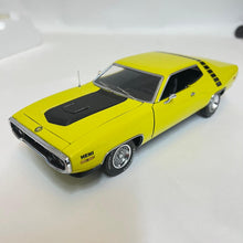 Load image into Gallery viewer, Franklin Mint 1/24 1971 Plymouth Roadrunner B11D888