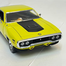 Load image into Gallery viewer, Franklin Mint 1/24 1971 Plymouth Roadrunner B11D888