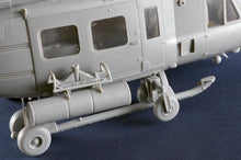Load image into Gallery viewer, Trumpeter 1/35 US UH-1Y Venom 05118