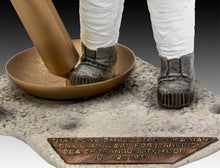Load image into Gallery viewer, Revell Starter Set 1/8 Apollo 11 Astronaut on the Moon 03702