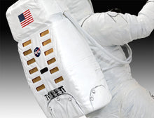 Load image into Gallery viewer, Revell Starter Set 1/8 Apollo 11 Astronaut on the Moon 03702