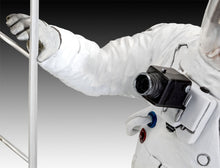 Load image into Gallery viewer, Revell Starter Set 1/8 Apollo 11 Astronaut on the Moon 03702