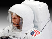 Load image into Gallery viewer, Revell Starter Set 1/8 Apollo 11 Astronaut on the Moon 03702