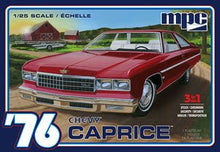 Load image into Gallery viewer, MPC 1/25 Chevrolet Caprice w/ Trailer 1976 MPC963