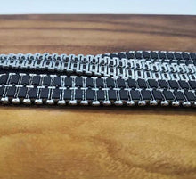 Load image into Gallery viewer, San Xin Model 1/35 German Leopard I/PZH2000 Metal Track Links w/ Brass Pins SX35016