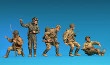 Load image into Gallery viewer, Miniart 1/35 Russian Soldiers Riders. Special Edition 35281