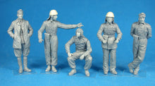 Load image into Gallery viewer, Miniart 1/35 Hungarian Tank Crew 35157