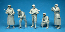 Load image into Gallery viewer, Miniart 1/35 Russian Heavy Artillery Crew 35185
