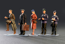Load image into Gallery viewer, Miniart 1/35 Tram Crew and Passengers 38007