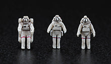 Load image into Gallery viewer, Hasegawa 1/200 Space Shuttle Orbiter &amp; Hubble Space Telescope 52255