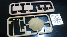 Load image into Gallery viewer, Bronco 1/35 WWII Civilian Suitcases with Umbrella Set AB3521
