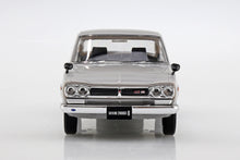 Load image into Gallery viewer, Aoshima Snap Kit 1/32 Nissan Skyline 2000 GT-R Silver 05882