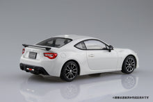 Load image into Gallery viewer, Aoshima Snap Kit 1/32 Toyota 86 (Crystal White Pearl) 05418