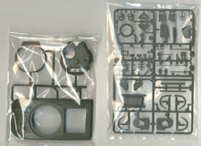 Load image into Gallery viewer, Asuka (Tasca) 1/35 US Sherman Direct Vision Type 35-025